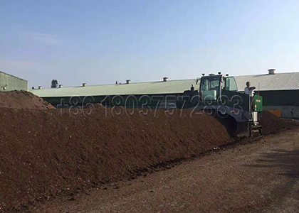 Hydraulic fertilizer compost turner